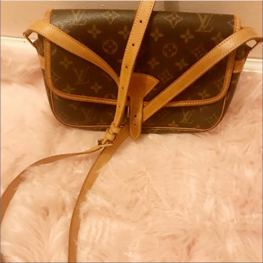 Auth Louis Vuitton Sologne crossbody bag